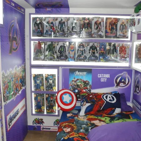 Avengers & Friends Airport Катанія