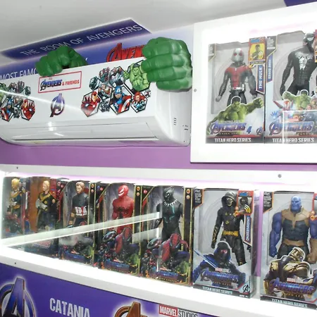 Avengers & Friends Airport Гостьовий будинок *